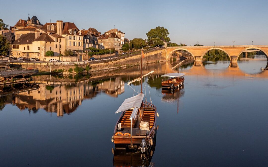Une Excursion dans la Ville de Bergerac : Cyrano, Vins Fins et Magie des Bords de Rivière
