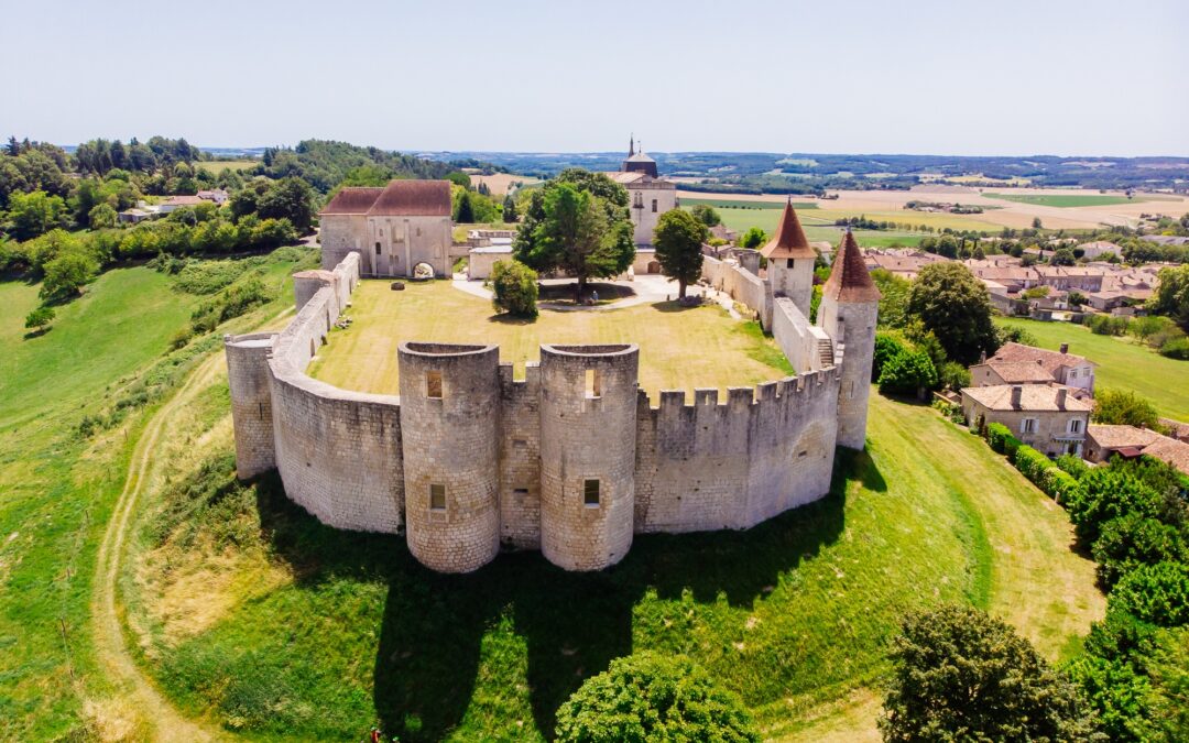 Découvrez la Majesté du Château de Villebois-Lavalette : Un Joyau Intemporel en Charente