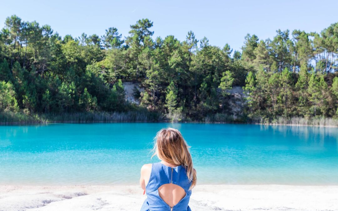 Les Lacs Bleus de Touvérac: Een Turkooizen Oase in het Bos