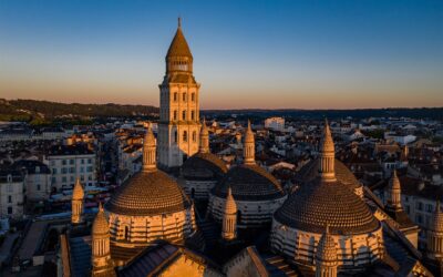 Dwalen door het historische centrum van Périgueux langs middeleeuwse steegjes en Byzantijnse koepels