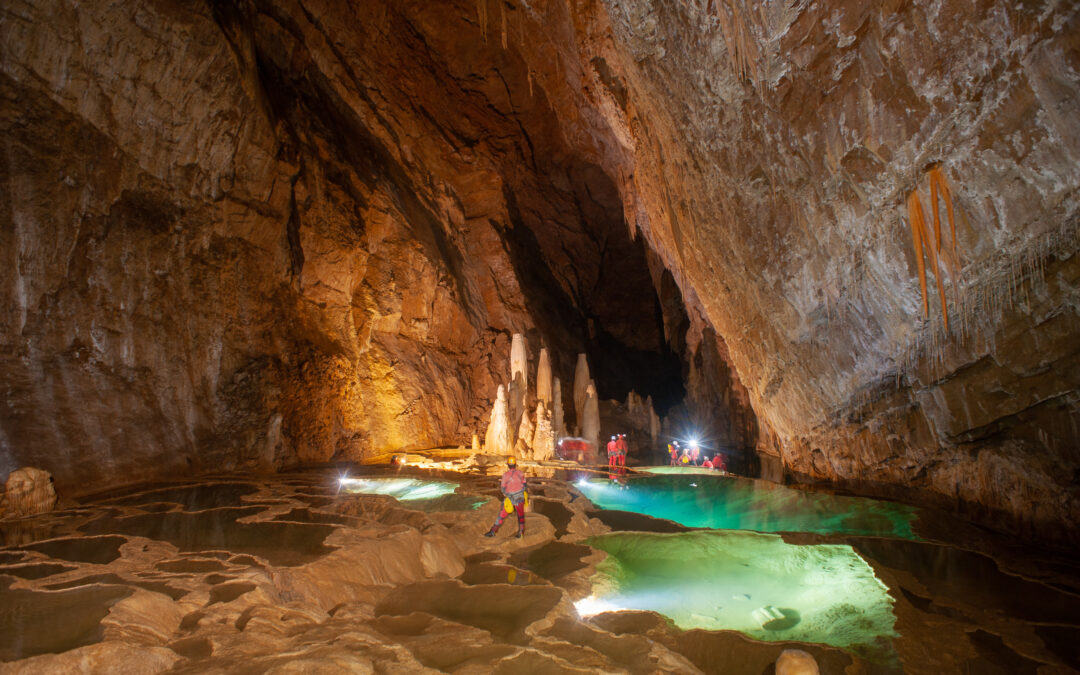 Exploring prehistoric rock shelters and ancient carving sites along the forest trails of Grotte de Québec in Sers